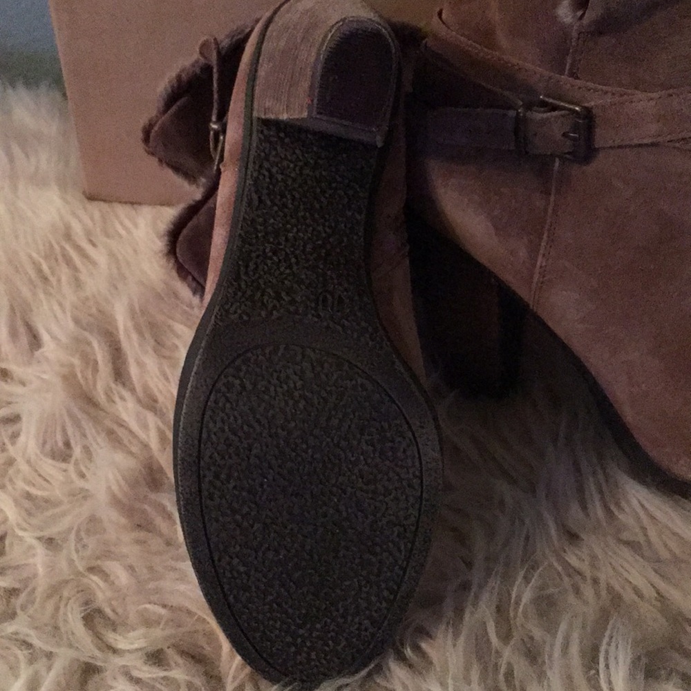 Boots - Picture 3 of 6